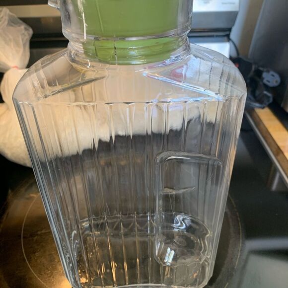 VTG Anchor Hocking Ribbed 2 Qt Glass Refrigerator Pitcher w/ Green Lid no chips - Picture 6 of 10